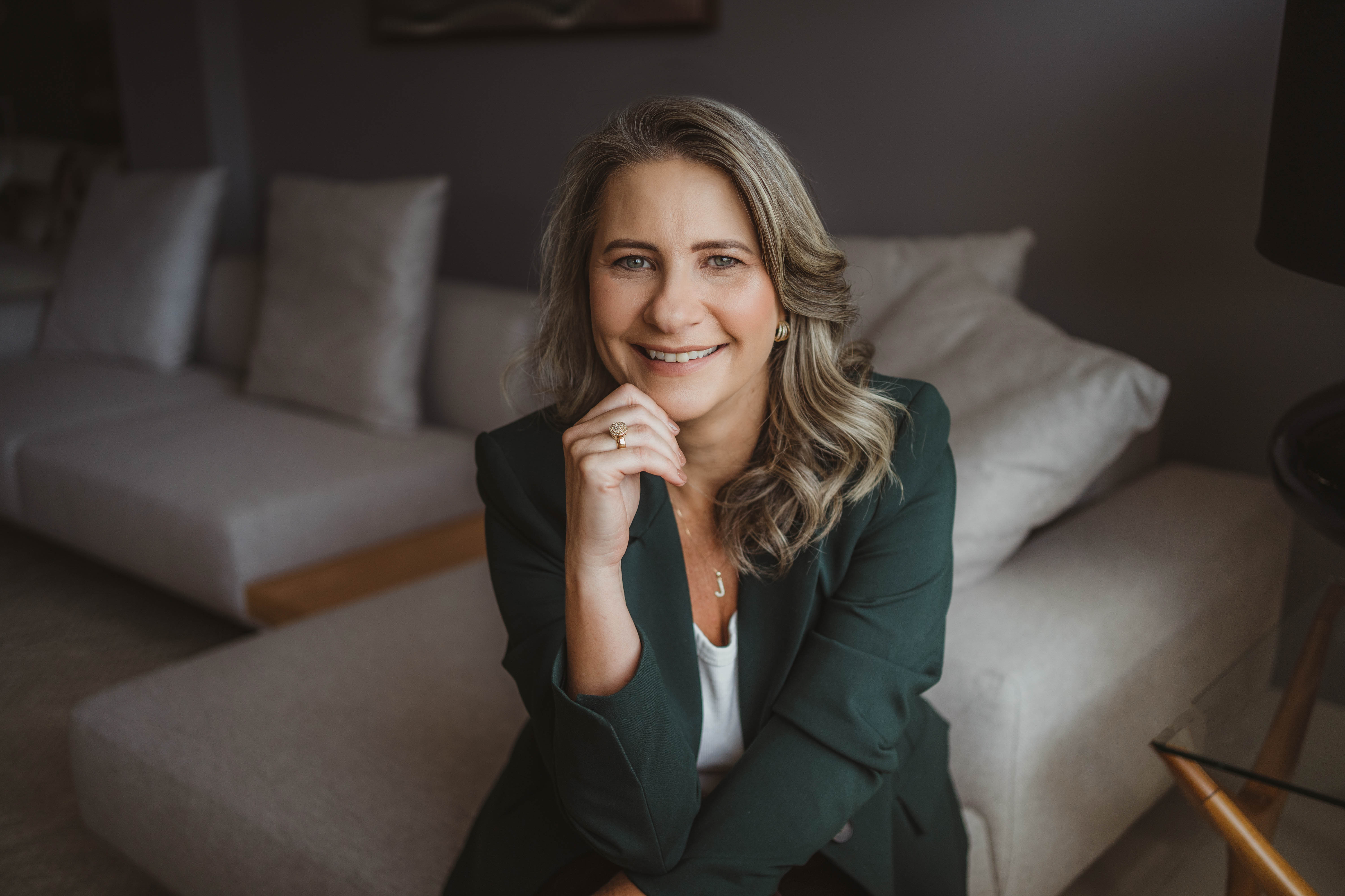 Dra. Juliane Ely — Radiologista especialista em abdome e pelve feminina